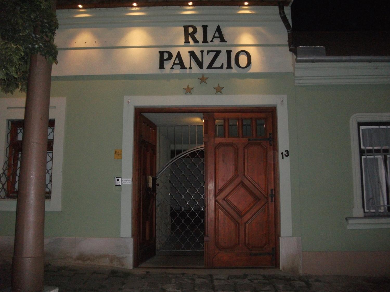 مبيت وإفطار إسترغوم Ria Panzio المظهر الخارجي الصورة